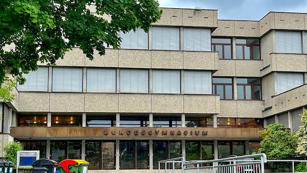 In seinem Gymnasium fühlt sich der 13-Jährige nicht mehr sicher.