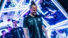 Stefan Federer beim Einzug des Alaba-Teams „DNA Athletics“