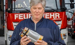 Feuerwehrmann Julian Slavicek gibt Tipps zur Brandverhütung.