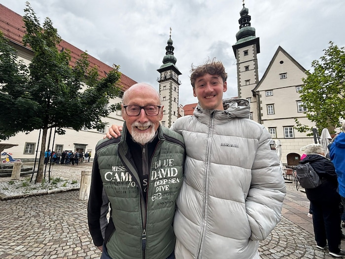 Enkel Leo (20) wurde von seinem Opa Dieter (88) aus Dortmund zum Velovista-Urlaub nach Kärnten eingeladen. 
