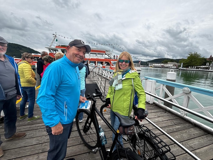 Andrea Hägele und Dieter Gekeler aus Ludwigsburg (D) kurz vor der Schifffahrt am Wörthersee: „Wir freuen uns darauf!“