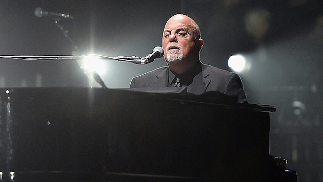 Billy Joel wandte sich mit folgenden Worten persönlich an seine Fans: „Es tut mir ehrlich leid, unser Publikum zu enttäuschen, danke für das Verständnis.“