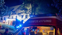 Die Feuerwehr löschte den Brand rasch ab. (Bild: TEAM FOTOKERSCHI)