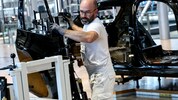 Das Lieferkettengesetz würde unter anderem die Autoindustrie treffen – und damit einen wichtigen ...