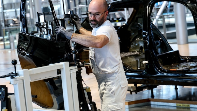 Das Lieferkettengesetz würde unter anderem die Autoindustrie treffen – und damit einen wichtigen ...