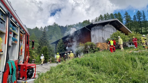 Kurz vor 9 Uhr wurden die Feuerwehren zu dem Brand alarmiert.