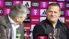 Sportdirektor Max Eberl (rechts) hat Bayern-Präsident Herbert Hainer über den aktuellen Stand im ...