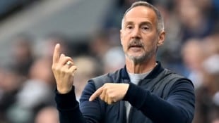 Adi Hütter hat im Finale der Champions League einen Favoriten. (Bild: AFP/APA/Lou BENOIST)