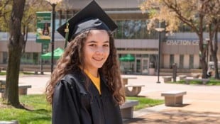 Alisa Perales wird die jüngste Uni-Absolventin der USA. (Bild: Crafton Hills College)