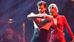Bei der Finalshow gab das spätere Siegerduo Aaron Karl und Katya Mizera noch einmal alles – und begeisterte damit ganz Österreich. (Bild: ORF/Thomas Ramstorfer)