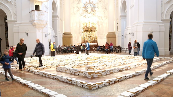 Buchlabyrinth in der Kollegien-Kirche