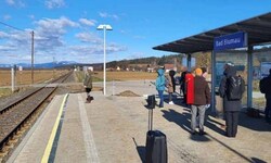 So wie hier in Bad Blumau sind zahlreiche Eisenbahnkreuzungen entlang der Thermenbahn nicht ...