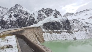 Der Lünersee präsentiert sich derzeit von einer sehr ungewöhnlichen Seite. Der Wasserspiegel wurde um rund 80 Meter abgesenkt. (Bild: Bergauer Rubina)