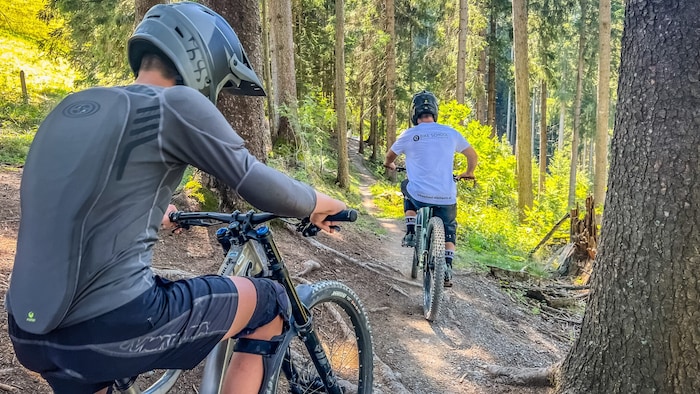Im Bikepark geht es auch durch den Wald: Leogang punktet mit weit herum einzigartiger ...