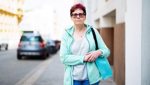 Die von Armut betroffene Mindestpensionistin Ina R. (62) hat die Erziehung von fünf Kindern einem Job vorgezogen. (Bild: Eva Manhart)