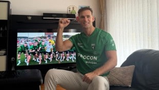 Denis Berisha jubelte auf der Couch über den Meistertitel.
