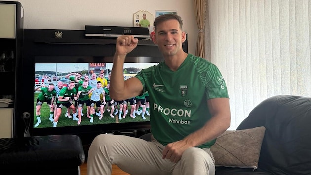 Denis Berisha jubelte auf der Couch über den Meistertitel.
