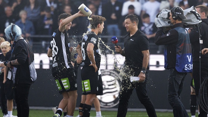 Das Bier floss in Strömen – und nicht nur in die Münder der Sturm-Spieler.