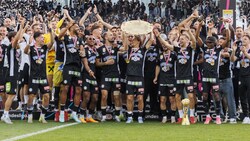 Sturm ist Meister 2025. Der Teller bleibt in Graz. (Bild: APA/ERWIN SCHERIAU)