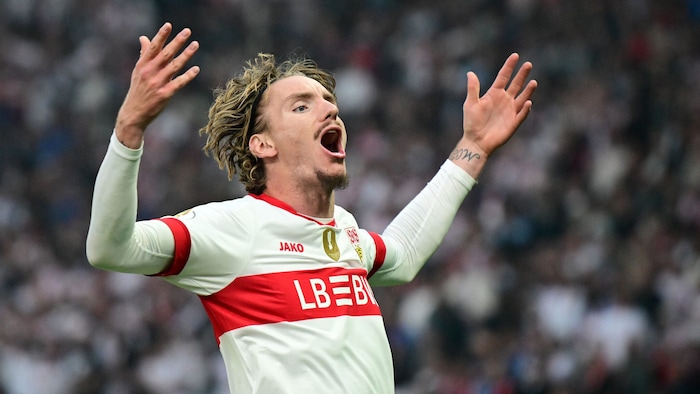 Beim Pokalfinale kickten Nick Woltemade und Co. bereits mit dem neuen Sponsor am Trikot. 