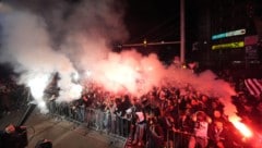 Die offizielle Meister-Party am Stadionvorplatz verlief friedlich, danach eskalierte die ...