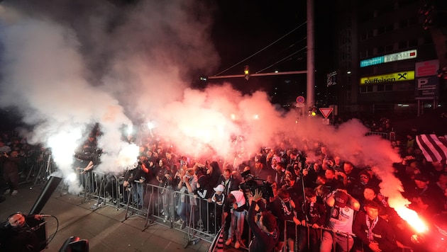 Die offizielle Meister-Party am Stadionvorplatz verlief friedlich, danach eskalierte die ...
