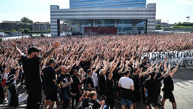 Tausende Fans des AC Milan protesierten gegen die Klubbosse.