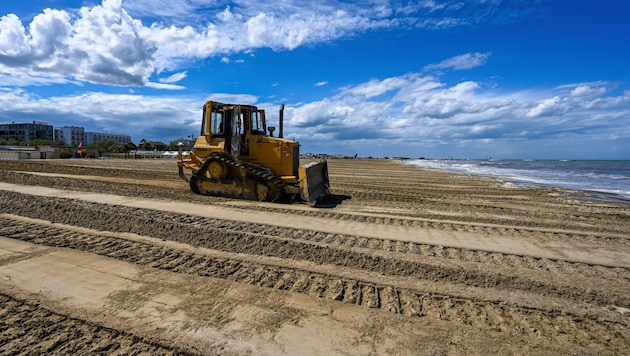 Am Strand von Cervia bei Rimini kam es zu dem tödlichen Drama mit einer Planierraupe (Symbolbild).