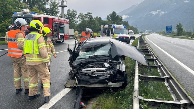 Die A12 war im Bereich der Unfallstelle bis 9 Uhr gesperrt.
