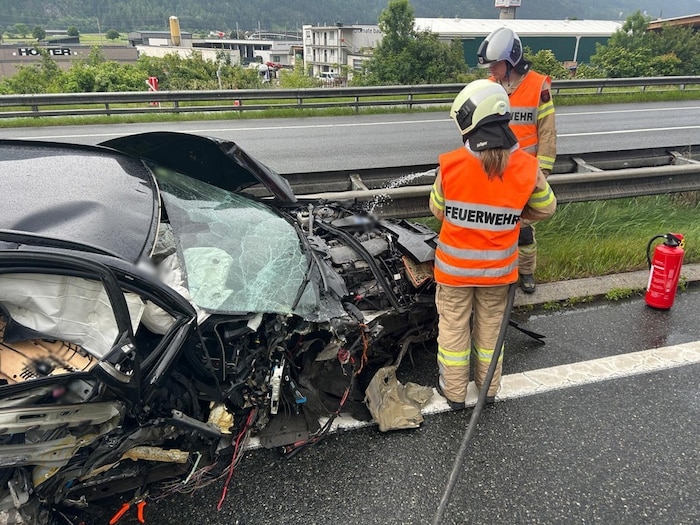 Am Auto entstand Totalschaden.