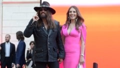 Billy Ray Cyrus und Liz Hurley Hand in Hand bei einer Promi-Veranstaltung in Rom.