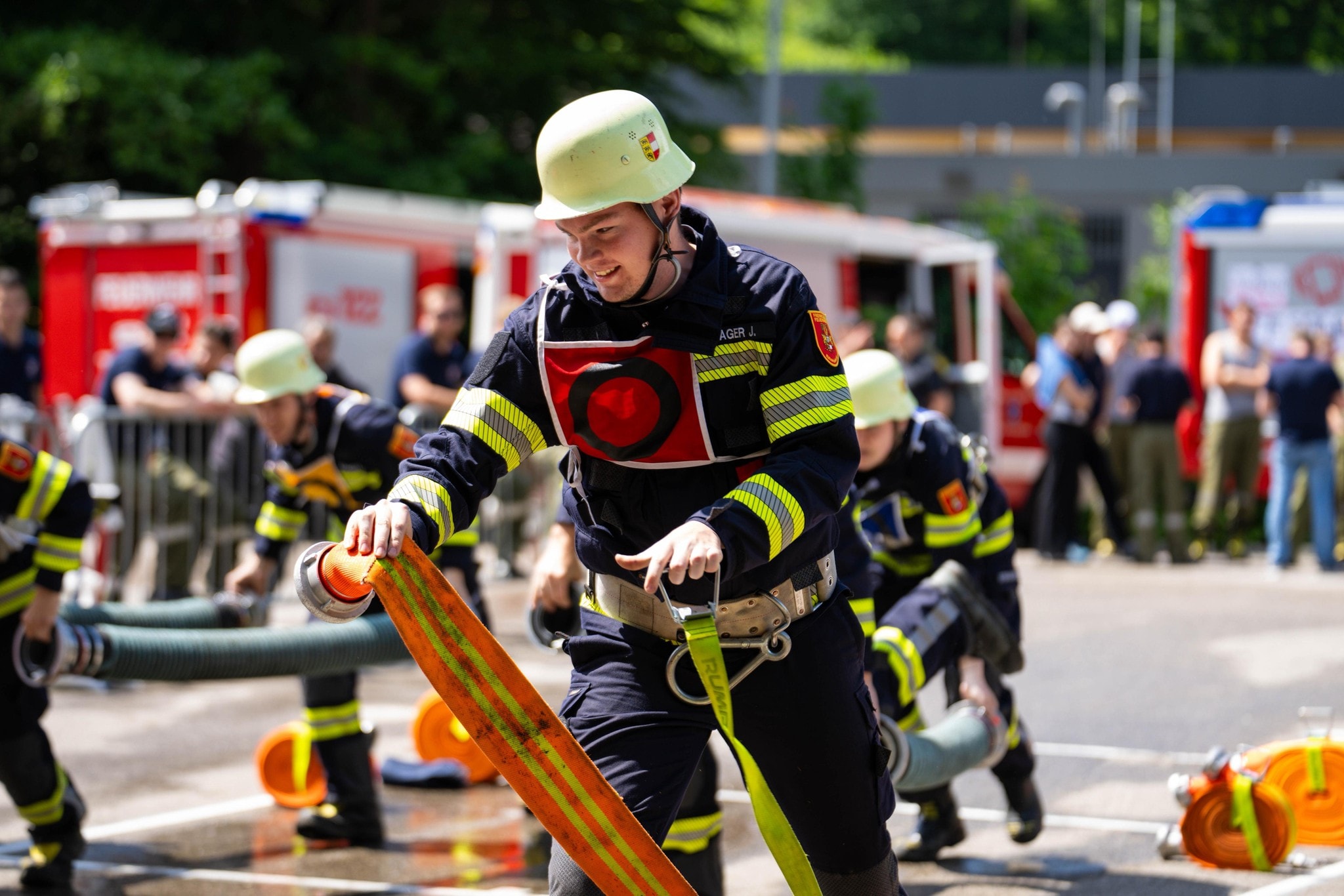 Ob Wettbewerb oder Ernstfall: Die Feuerwehrleute nehmen beides ernst. Gut so! (Bild: ÖA Team Klagenfurt) Ob Wettbewerb oder Ernstfall: Die Feuerwehrleute nehmen beides ernst. Gut so! (Bild: ÖA Team Klagenfurt)