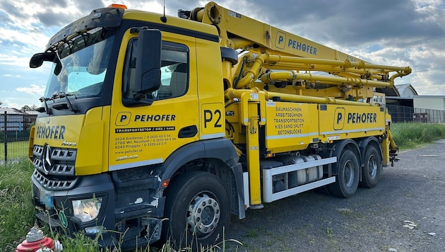 Der Lkw, wie ihn die Mitarbeiter in einem Industriegebiet nahe Marburg fanden.