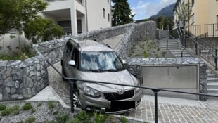 Diese Kurve geht sich auch mit einem Kleinwagen nicht aus. 