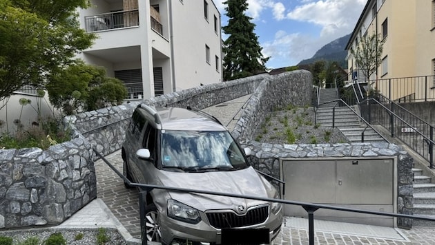 Diese Kurve geht sich auch mit einem Kleinwagen nicht aus. 