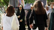 Frauen ohne Kopftuch gehören in Teheran längst zu normalen Stadtbild