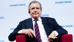 Die Sparkasse Hannover hat das Konto des ehemaligen deutschen Bundeskanzlers Gerhard Schröder ...