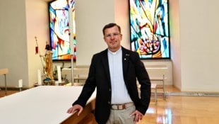 Weihbischof Johannes Freitag in der Kapelle des Grazer Priesterseminars. (Bild: Jauschowetz Christian)