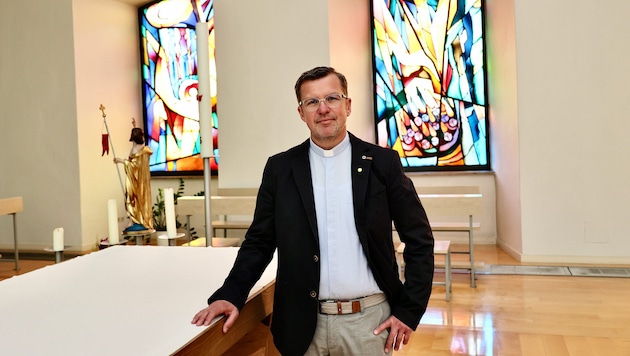 Weihbischof Johannes Freitag in der Kapelle des Grazer Priesterseminars.