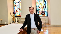 Weihbischof Johannes Freitag in der Kapelle des Grazer Priesterseminars.