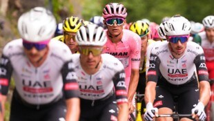 Der Mexikaner Isaac Del Toro hat sein Rosa Trikot derzeit souverän unter Kontrolle. 