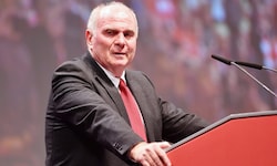 Klare Worte von Bayern-Patron Uli Hoeneß an Konrad Laimer.