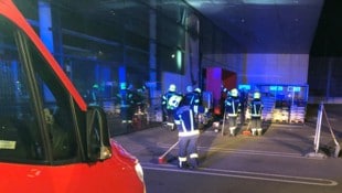 Die Feuerwehr beseitigte in Attnang-Puchheim die ärgsten Schäden. (Bild: FF Attnang-Puchheim)