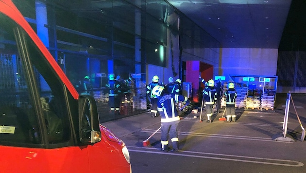 Die Feuerwehr beseitigte in Attnang-Puchheim die ärgsten Schäden.