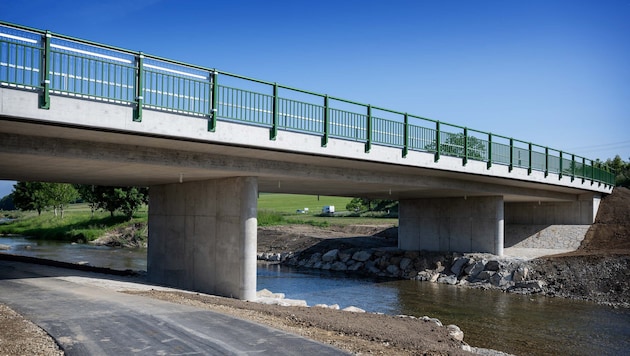 Mit der nun fixfertigen Brücke sind Spuren der Hochwasserkatastrophe nun beseitigt.