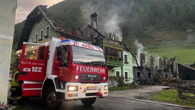Mehr als 160 Feuerwehrmitglieder standen stundenlang im Einsatz.