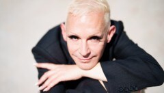 Sympathisch exaltiert: Tim Fischer beim Fotoshooting in Wien – ab Juli gastiert er in Graz.