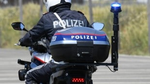 Ein Motorrad-Polizist nahm die Verfolgung auf.