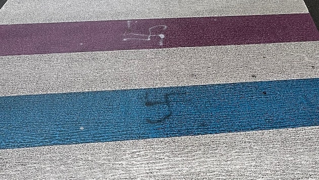 Die Hakenkreuze am Schutzweg in Dornbirn