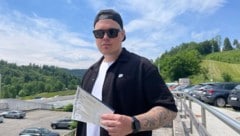Der DJ und Produzent „NoooN“, bekannt für viele Songs unter anderem „Nüsse sind gesund“ und ...